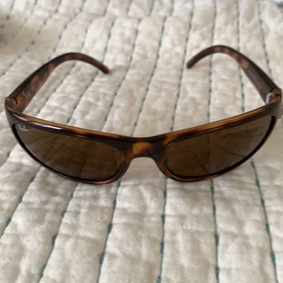 Ray-Ban women’s sunglasses tortoise shell frames - Picture 2 of 9